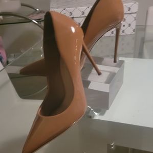 STEVE MADDEN CARAMEL PATENT PUMPS  NWOT
